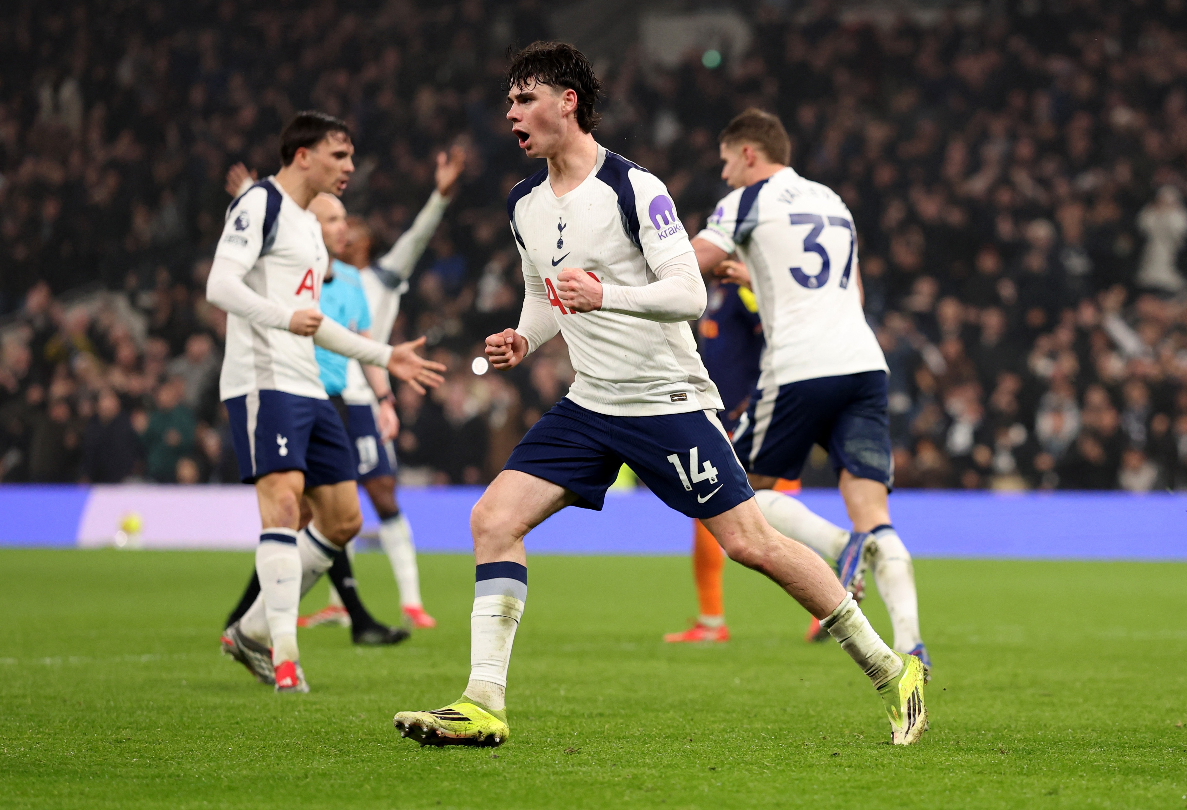 世界杯官方平台指南-法尔克：拜仁不愿阻碍本队青训成长，无意签下热刺球员阿奇·格雷